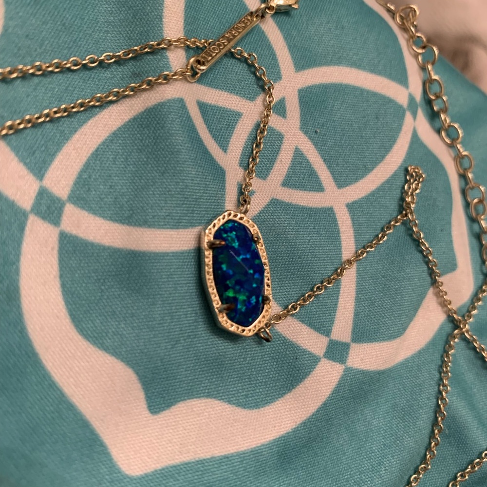 Kendra Scott pendant necklace